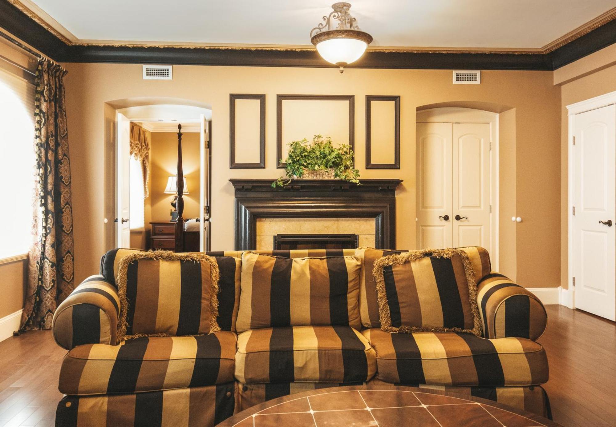 Grant Hall Hotel Moose Jaw Bagian luar foto